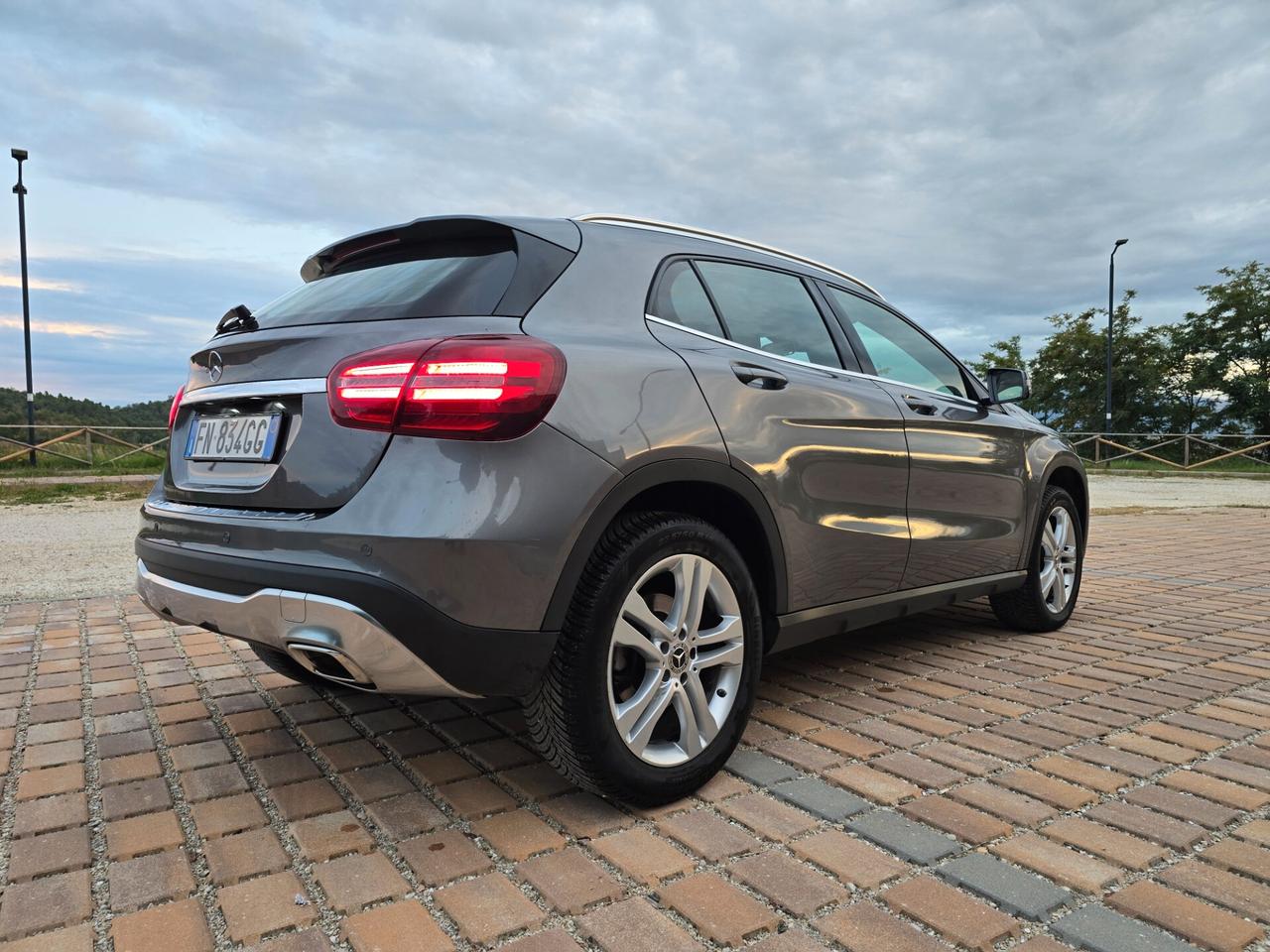 Mercedes-benz GLA 180 d Premium