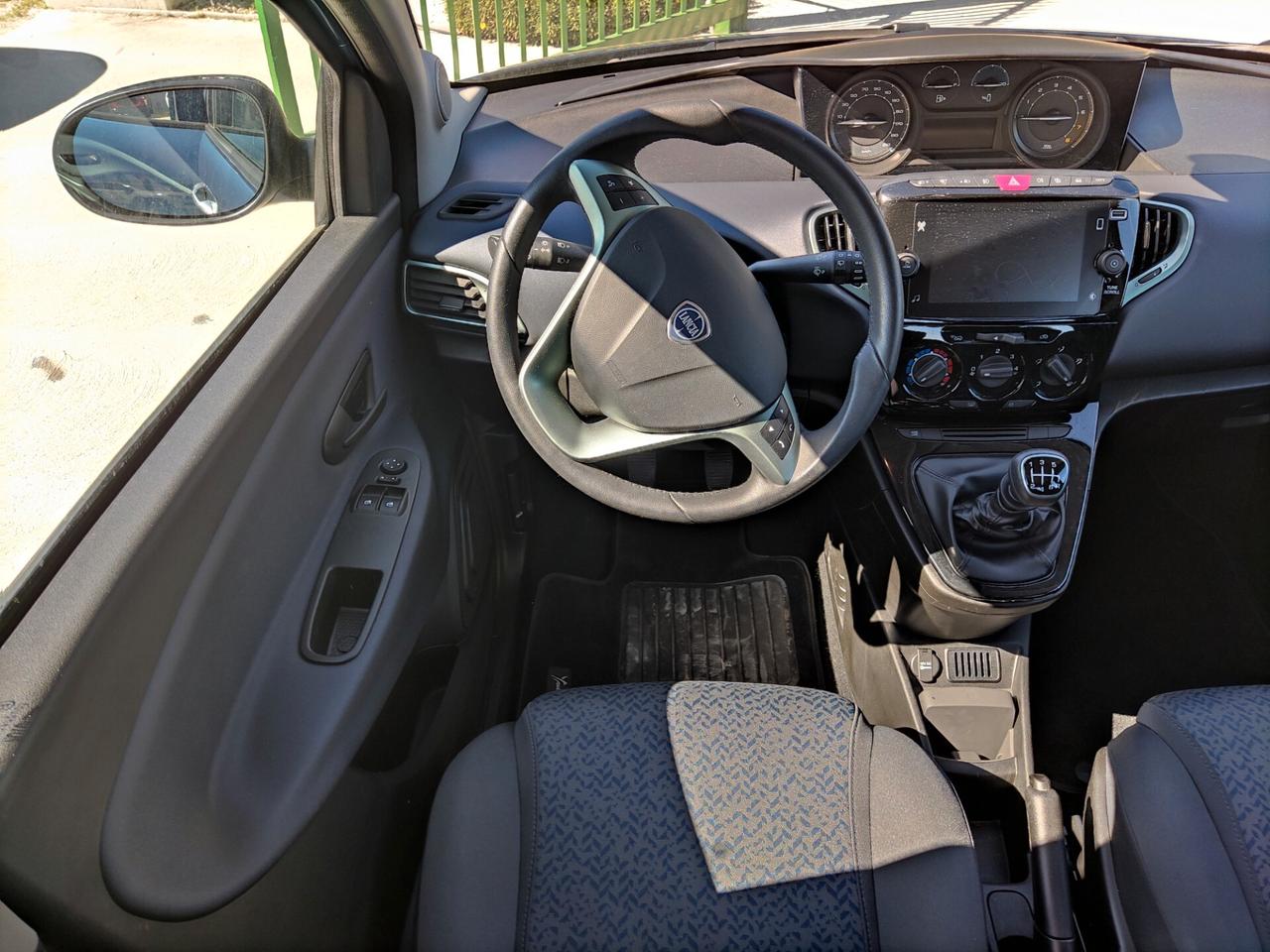 Lancia Ypsilon 1.0 FireFly 5 porte S&S Hybrid Gold