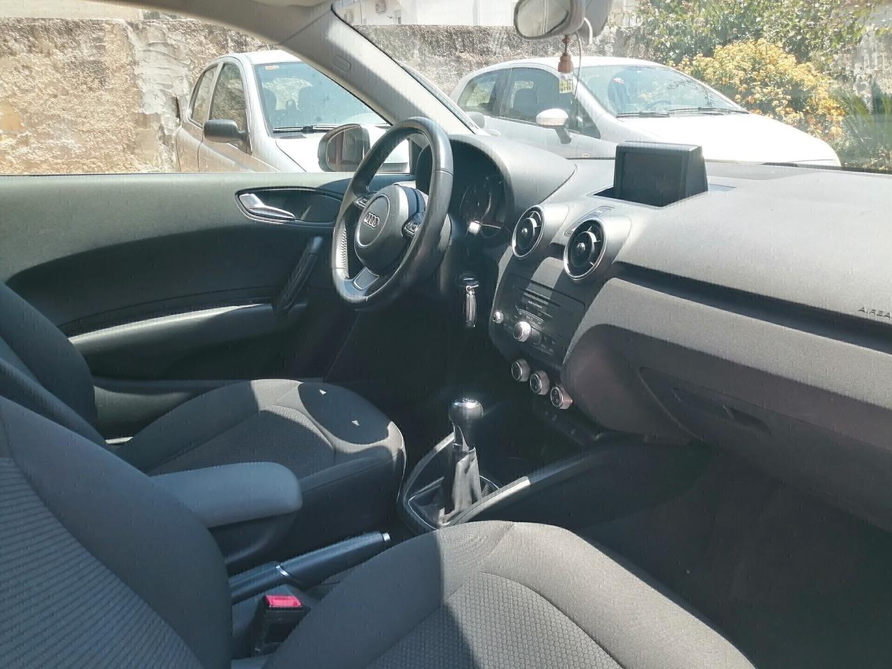 AUDI A1 1.6 TDI 90CV AMBITION 2013 BI-XENON