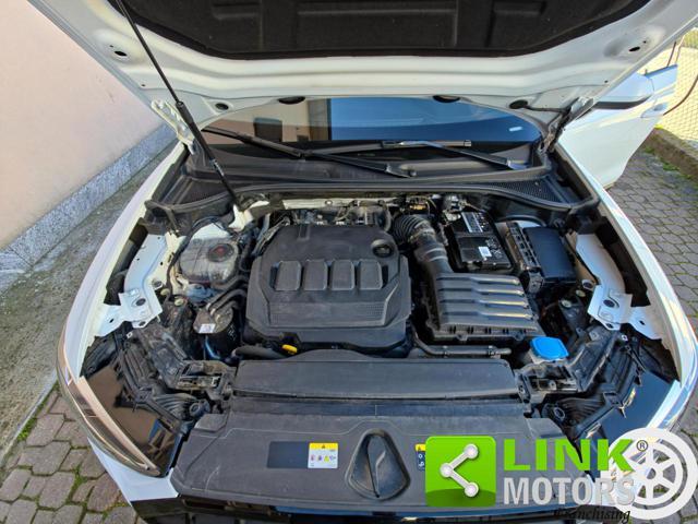 AUDI Q3 35 TDI S tronic Identity Black Business Advantage