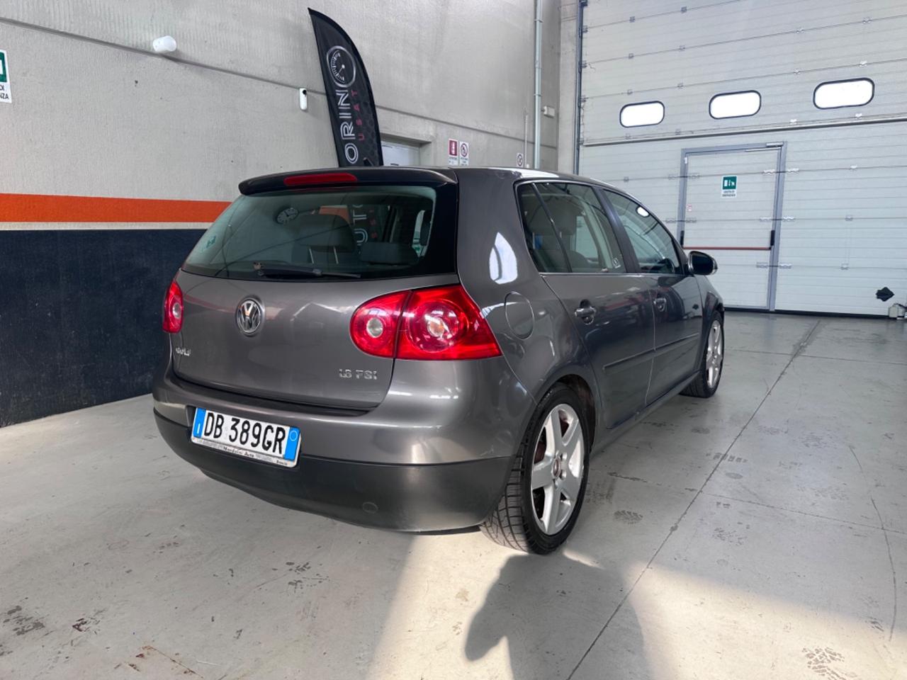 Volkswagen Golf 1.6 16V FSI 5p. Sportline