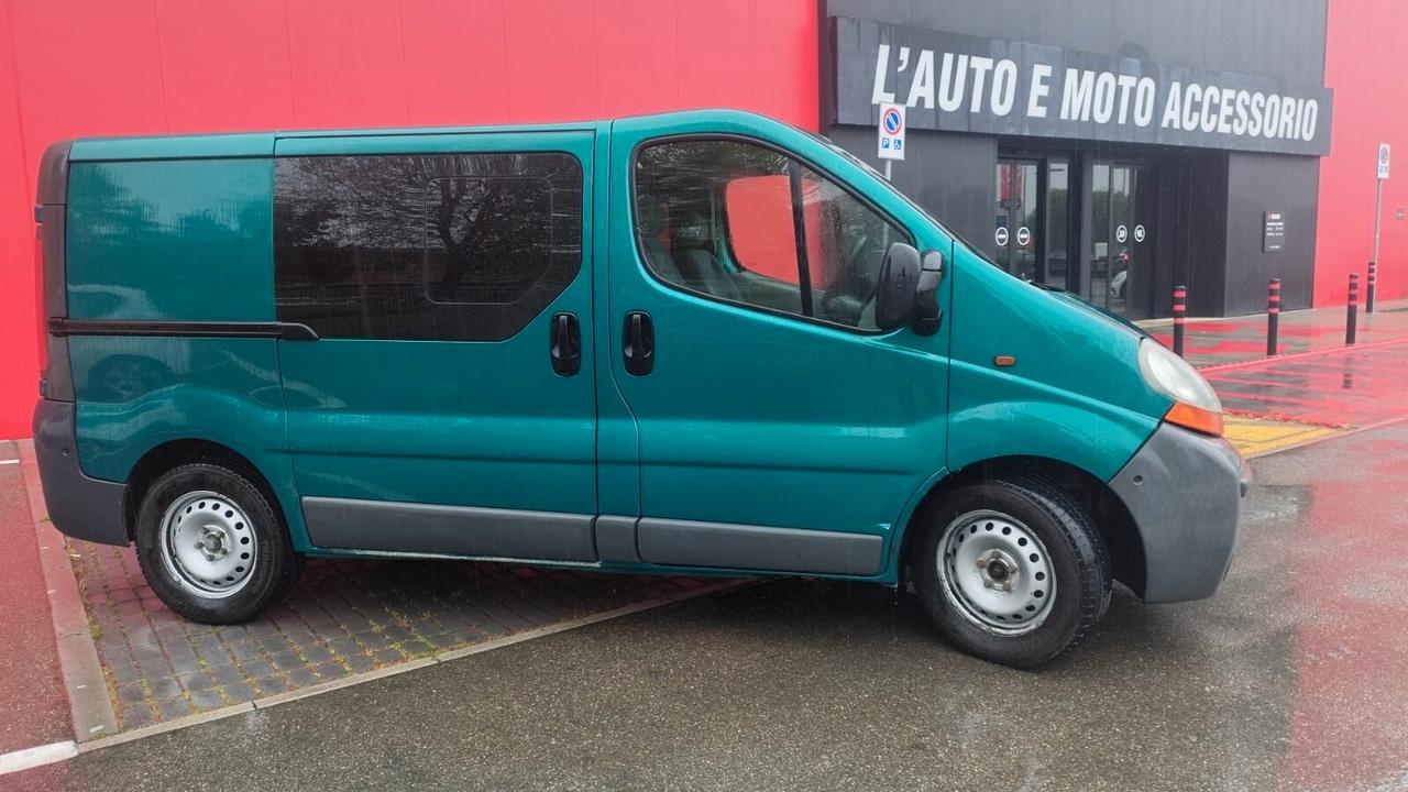 Renault Trafic 6 posti autocarro