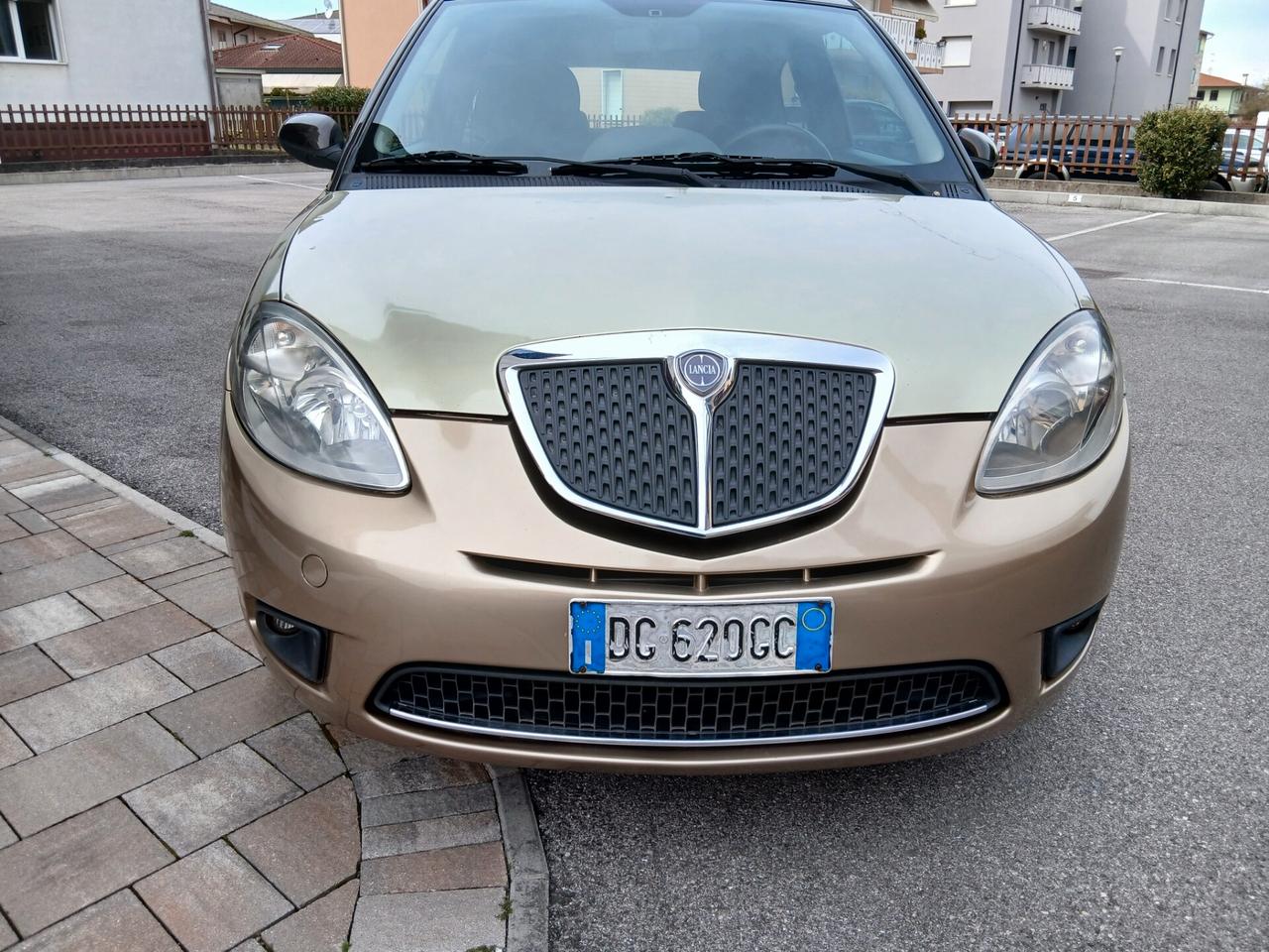 Lancia Ypsilon 1.4 in pronta consegna Ok per neo patentati