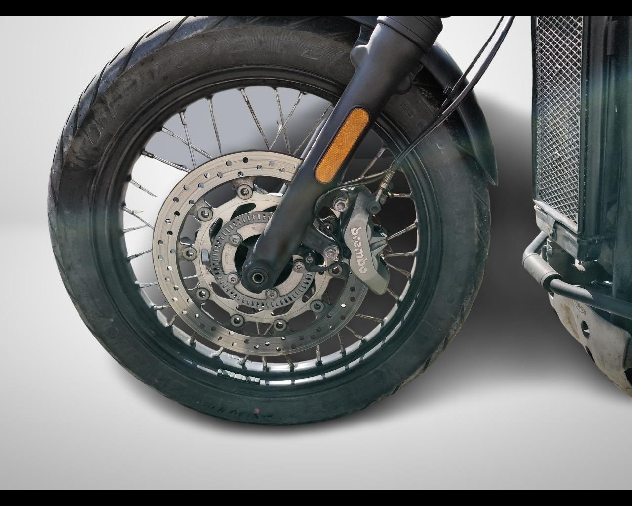 TRIUMPH Scrambler 900 - Chrome Edition