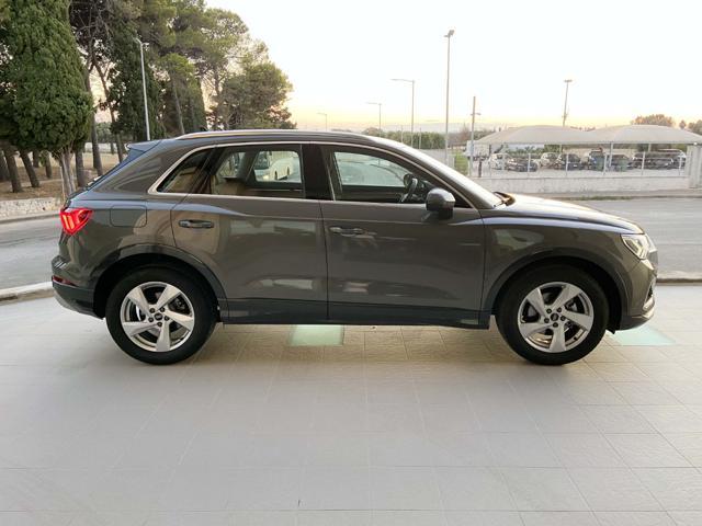 AUDI Q3 35 2.0 TDI S tronic Business Advanced COCKPIT