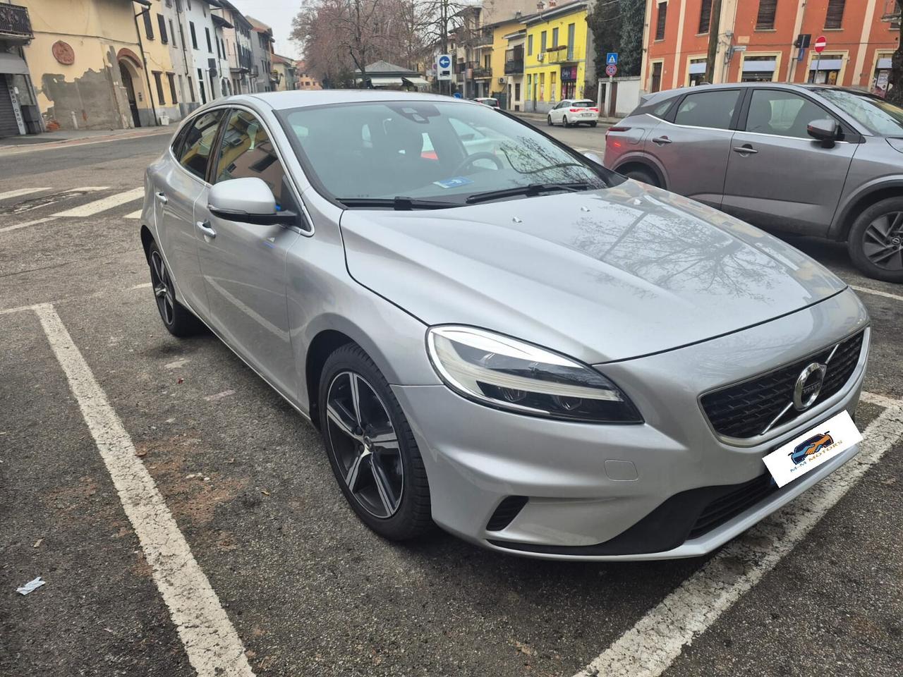 Volvo V40 D2 R-design DISTRIBUZIONE NUOVA