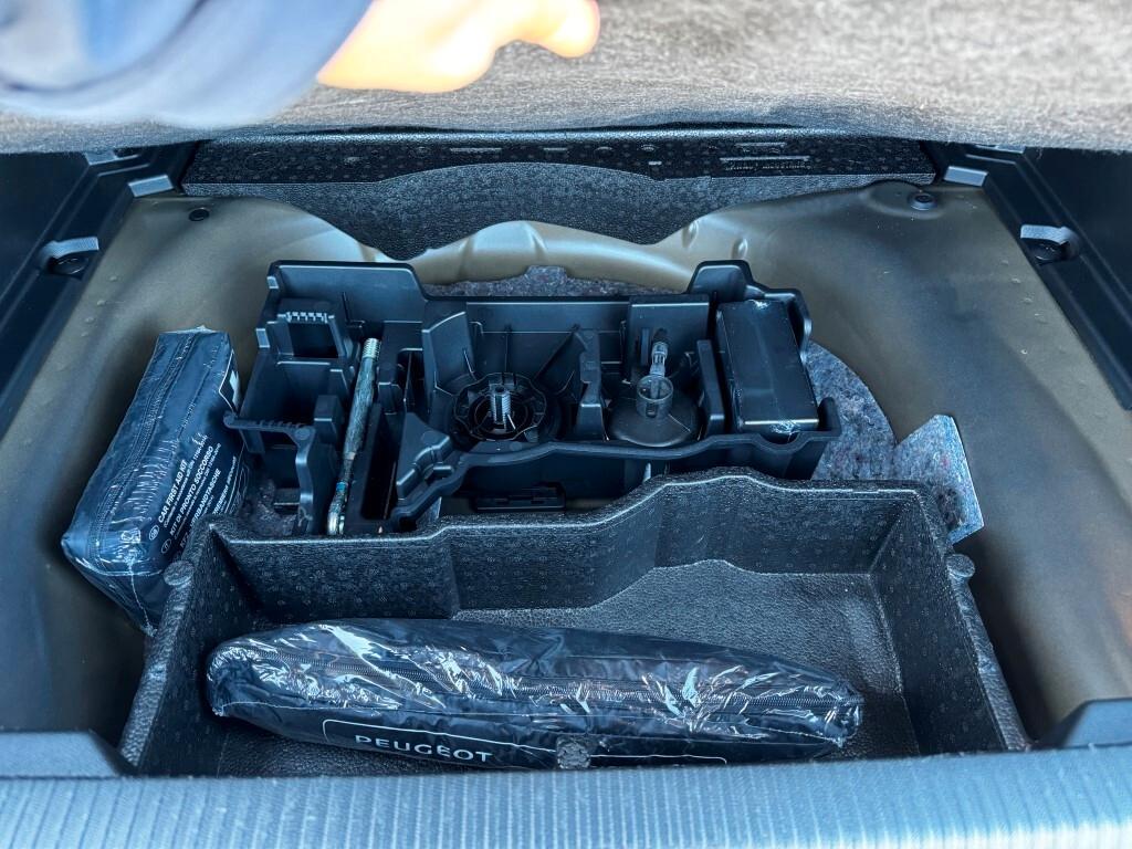 Peugeot 2008 1.2 Benzina Active Pack S&s 130cv Eat8