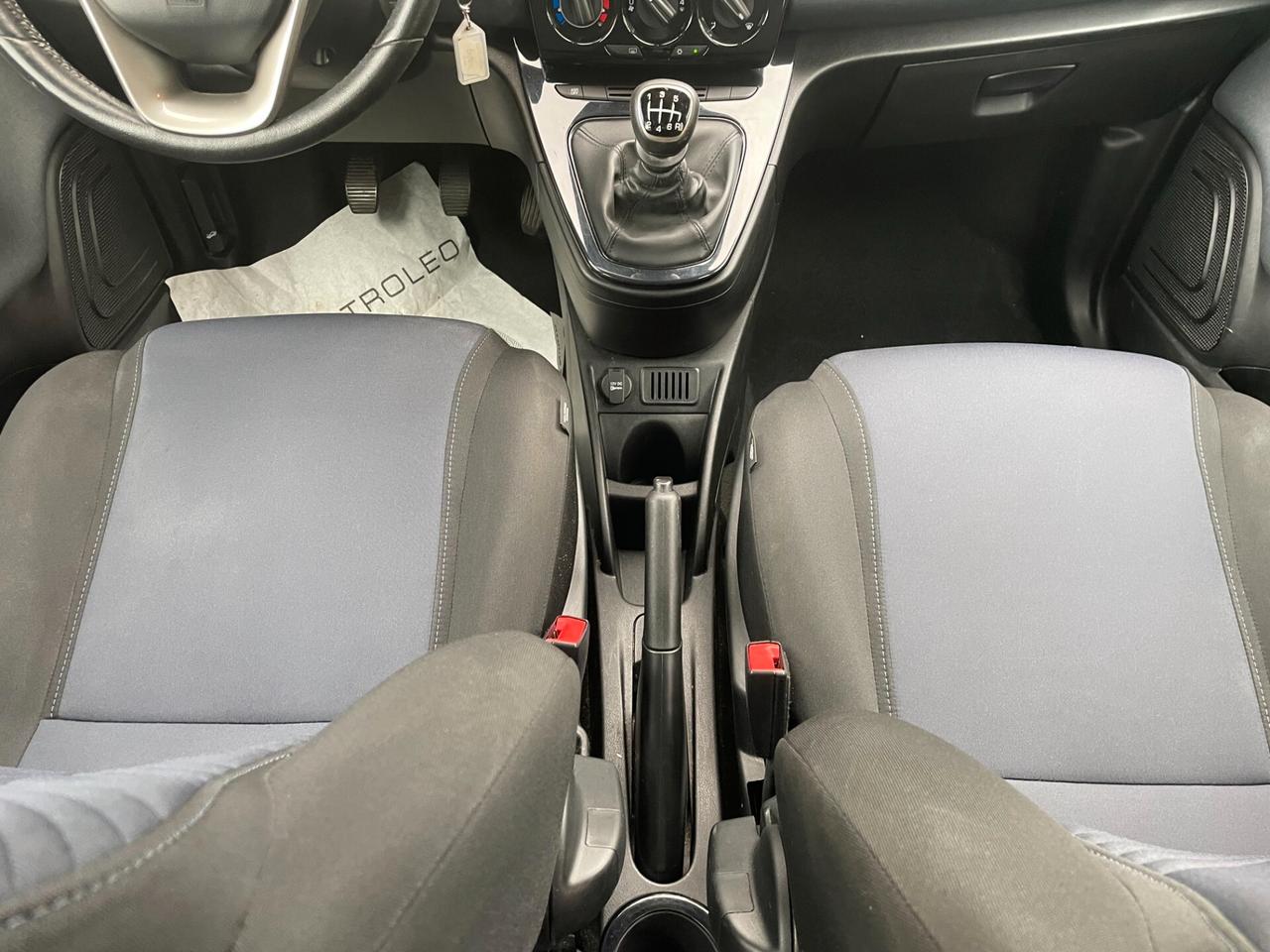 Lancia Ypsilon 1.0 FireFly 5 porte S&S Hybrid Silver