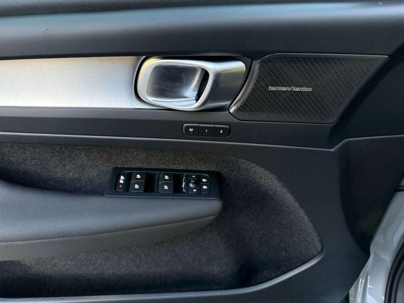 Volvo XC40 B3 automatico Plus Black Edition