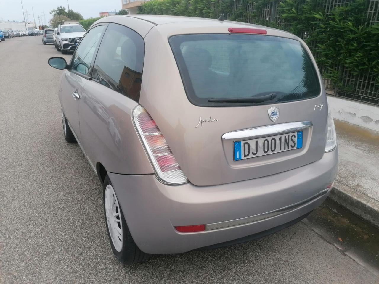 Lancia Ypsilon 1.3 MJT 75 CV Platino