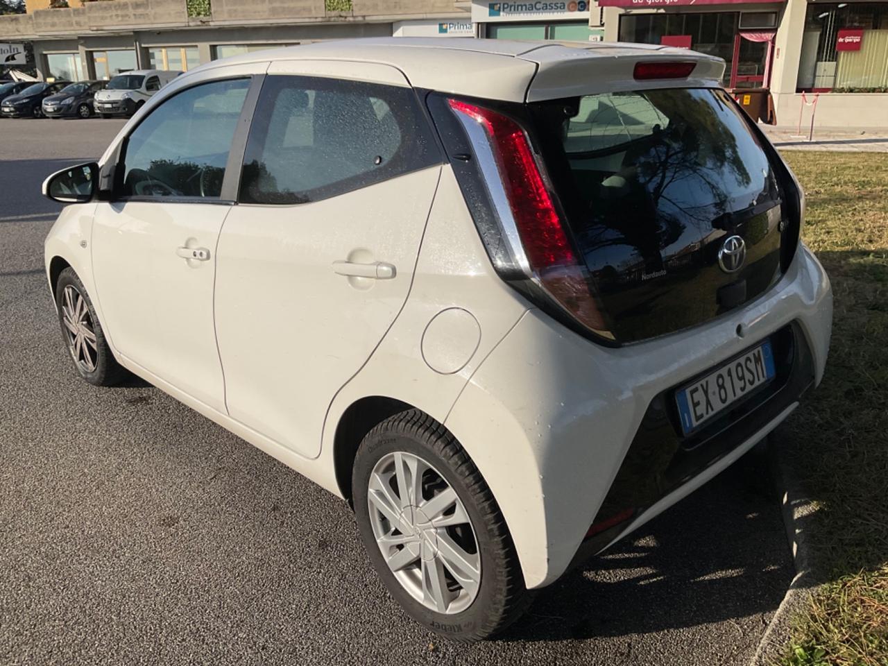 Toyota Aygo 1.0 VVT-i 69 CV 5 porte x-play