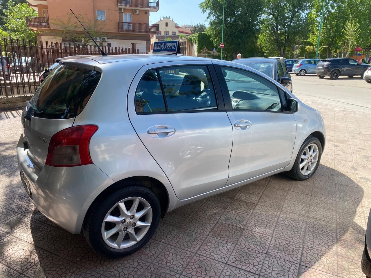 Toyota Yaris 1.0 5 porte Sol