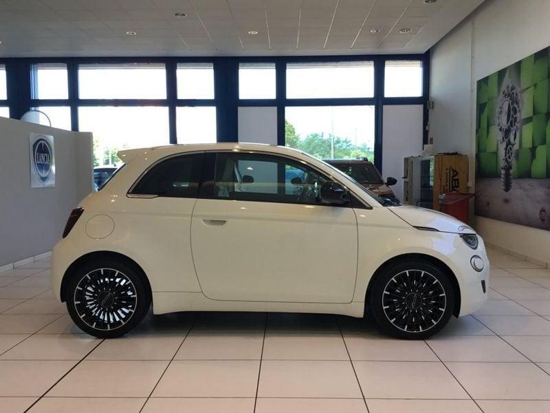 FIAT 500 Hybrid Hybrid Icon MY26 PACK STYLE