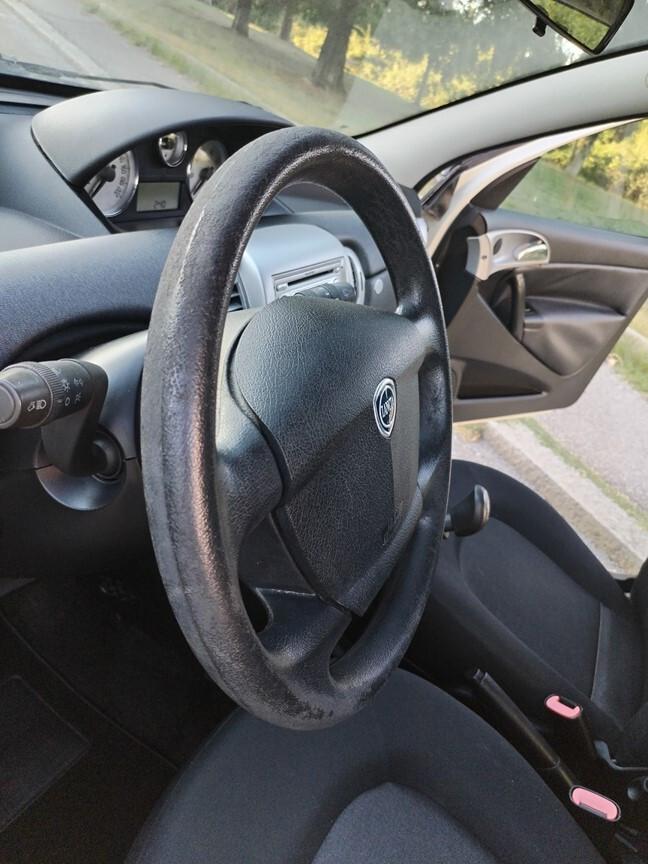 Lancia Ypsilon 1.2 Fire Unyca 76000km 4/2012 euro 5 consegna con tagliando e distribuzione