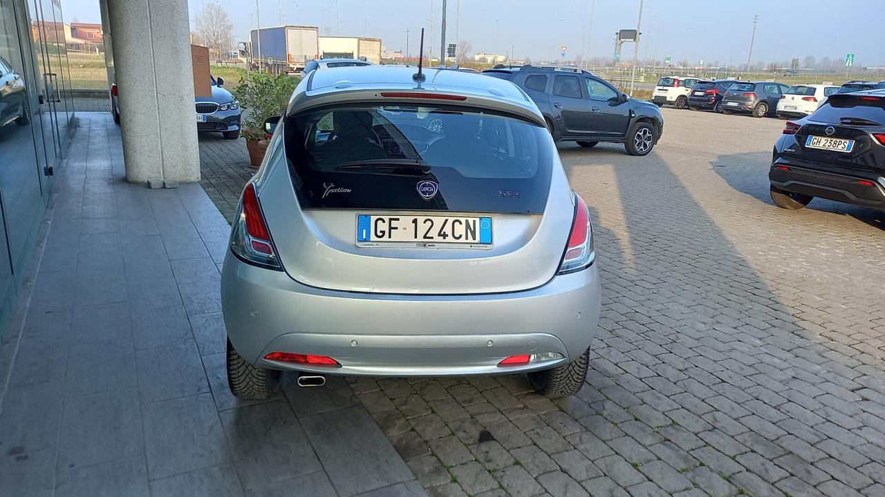 Lancia Ypsilon 1.0 FireFly 5 porte S&S Hybrid Gold
