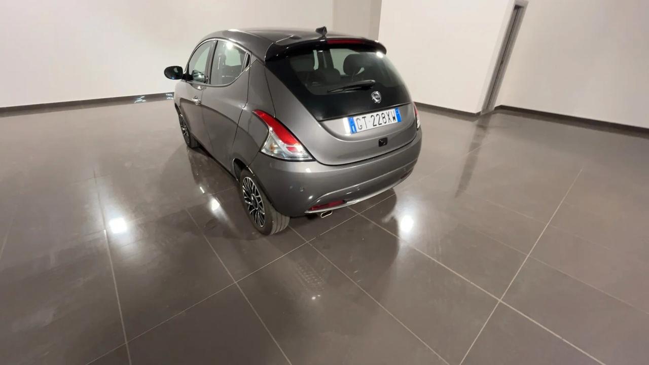Lancia Ypsilon 1.0 FireFly 5 porte S&S Hybrid Platino