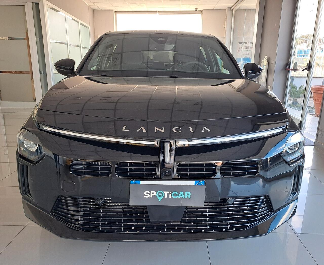 Lancia Ypsilon Hybrid 1.2 Benz Edizione Cassina 2025