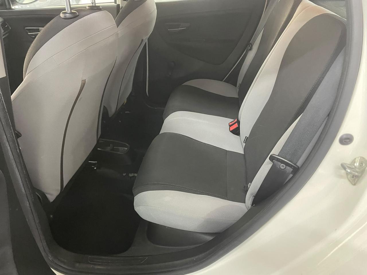Lancia Ypsilon 1.2 69 CV 5 porte S&S Silver