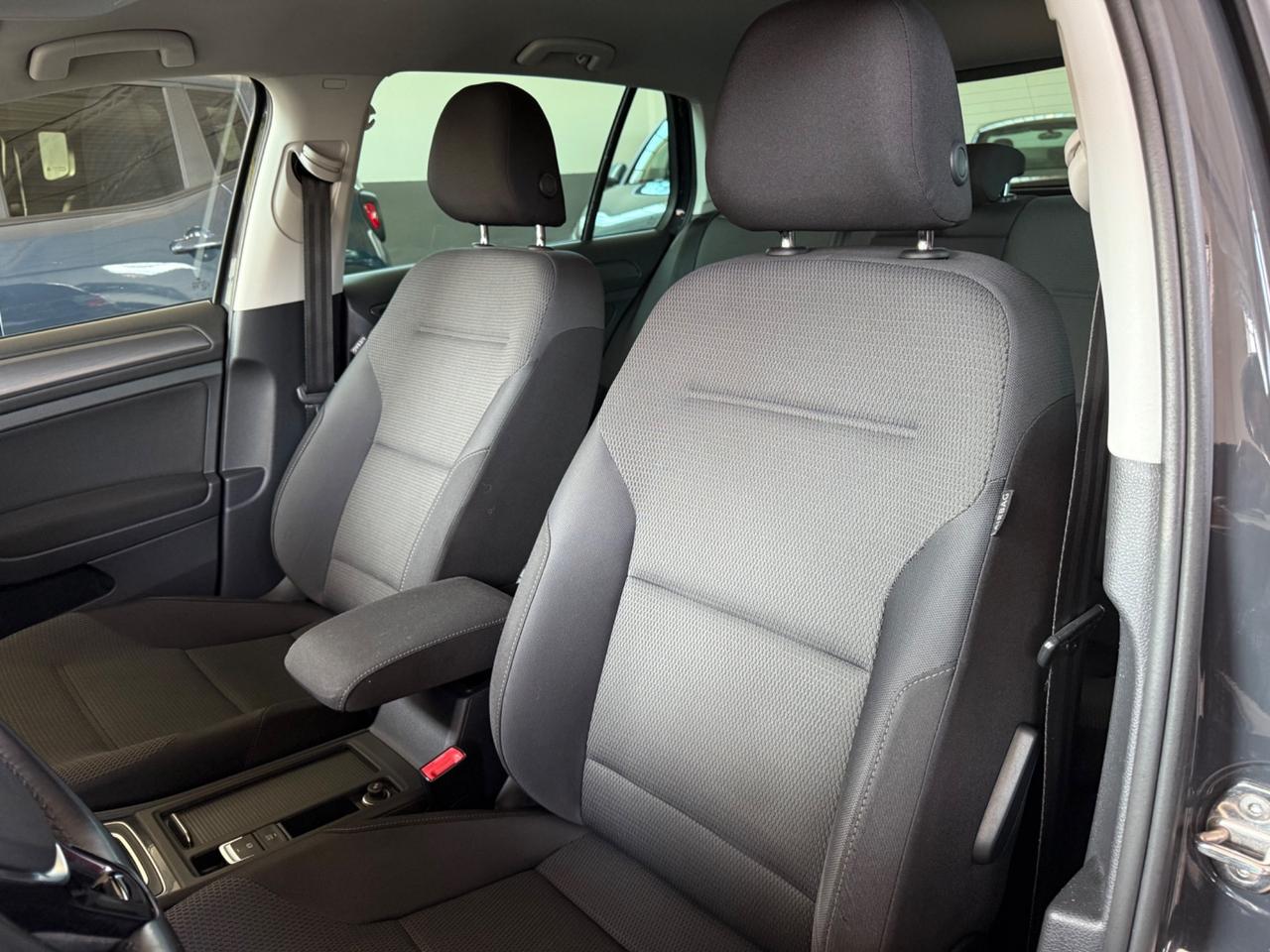 Volkswagen Golf 1.0 TSI 110 CV DSG 5p. Business BlueMotion Technology