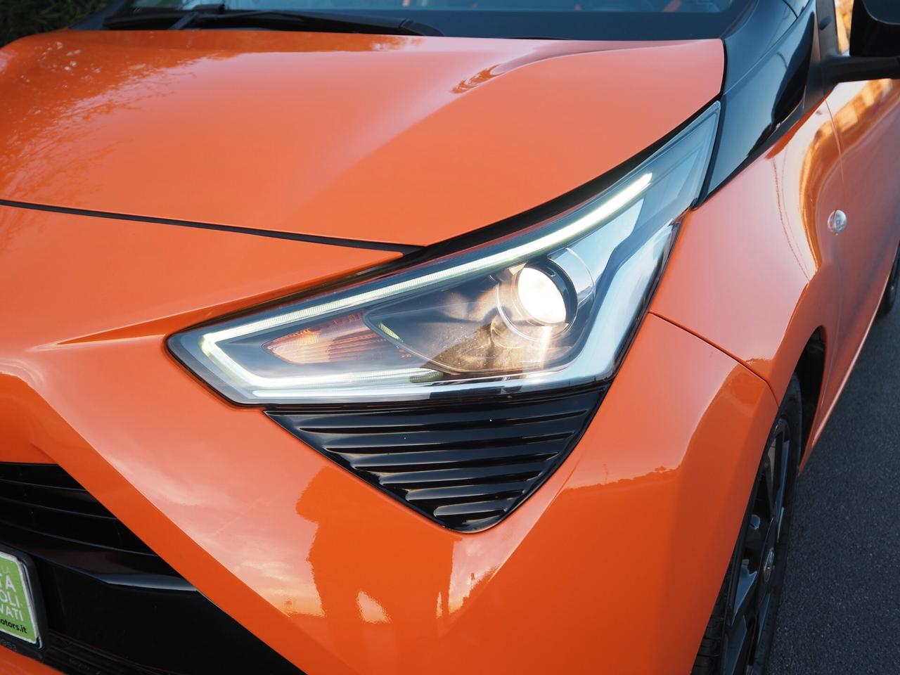 Toyota Aygo Connect orange 1.0 VVT-i 72 CV 5 porte x-wave