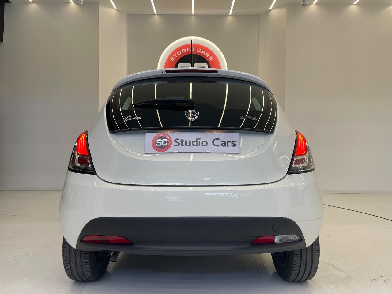 Lancia Ypsilon 1.0 FireFly 5 porte S&S Hybrid Ecochic Silver