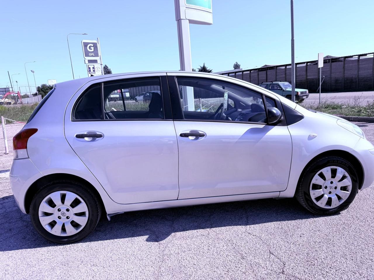 Toyota Yaris 1.0 5 porte Ok neopatentati