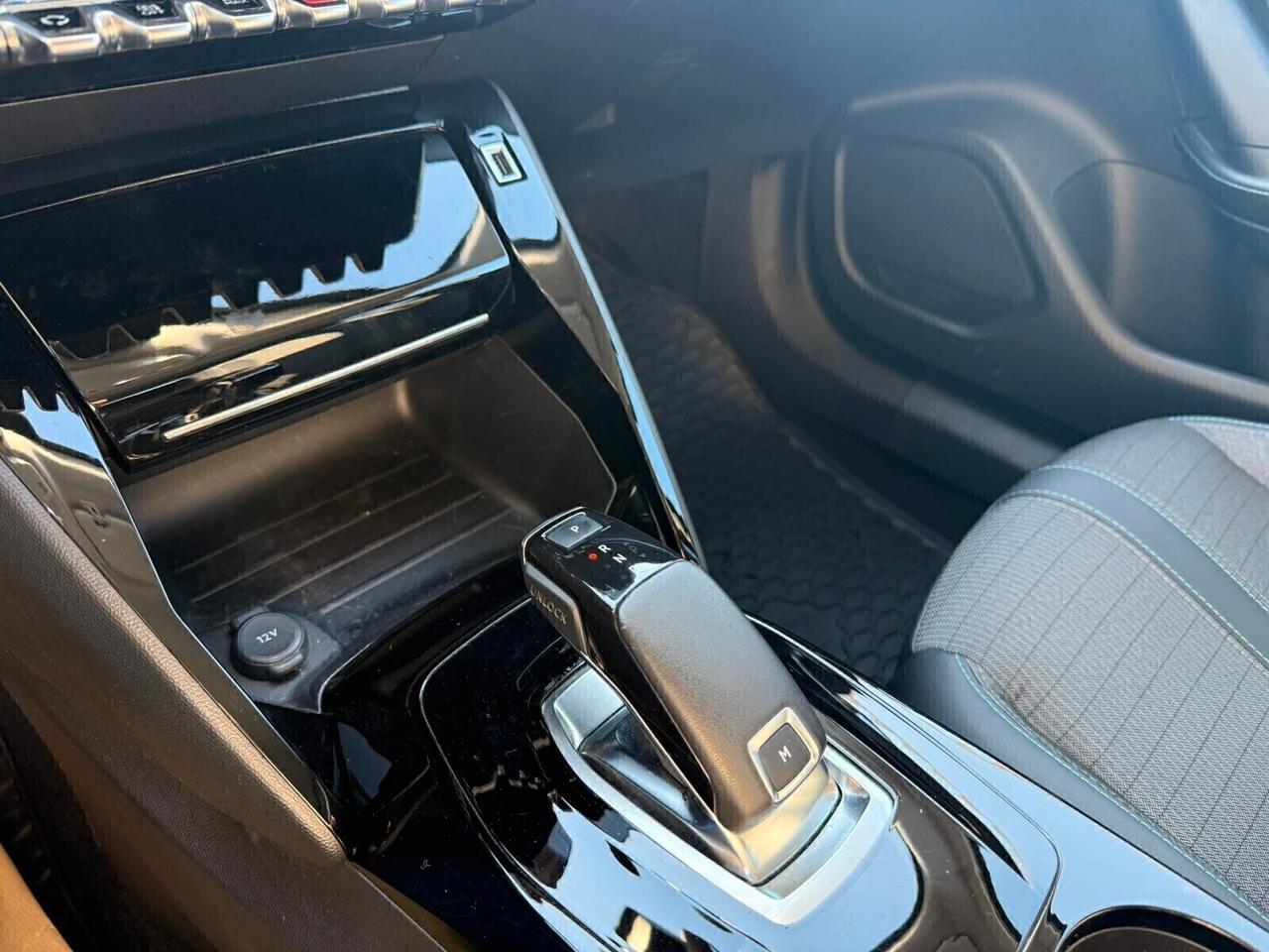 Peugeot 2008 PureTech 155 S&S EAT8 GT