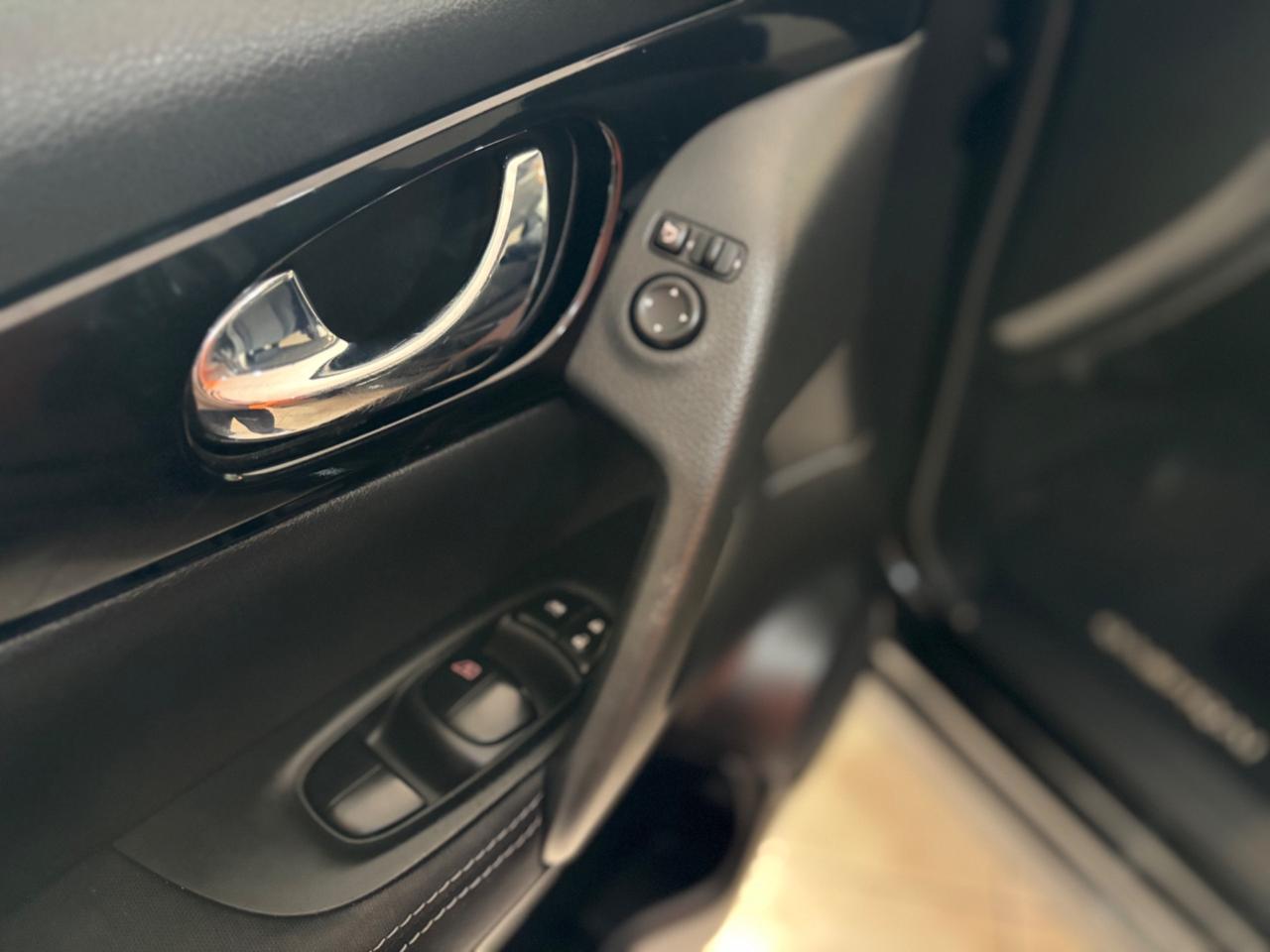 Nissan Qashqai 1.6 dCi 2WD Tekna tetto panoramico permute finanziamenti