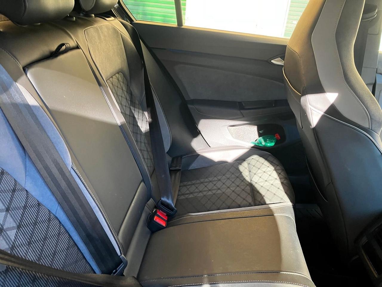 VW Golf 2.0 TDI 150 CV DSG SCR R-Line unipro uff ITA