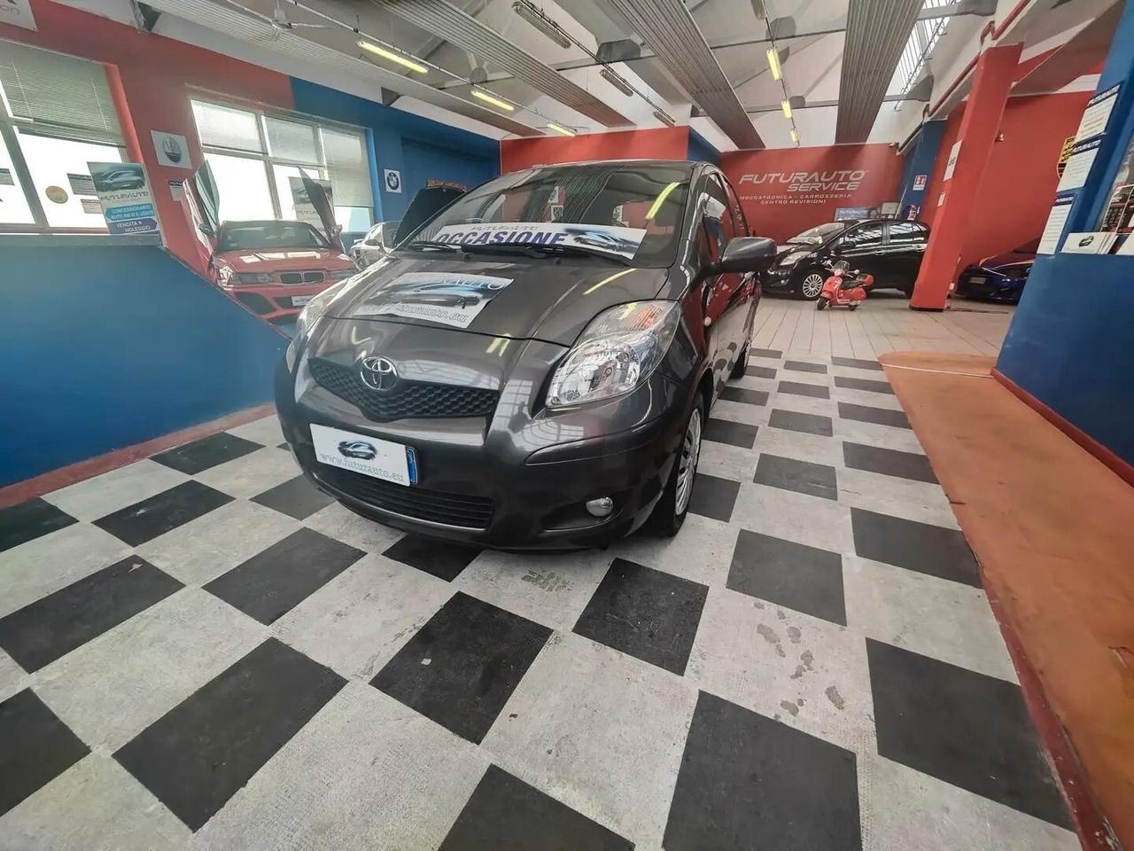 Toyota Yaris 1.0 5 porte Sol