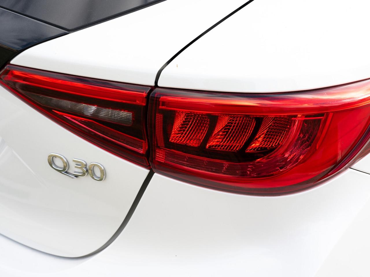 Infiniti Q30 1.5 diesel DCT Business Executive