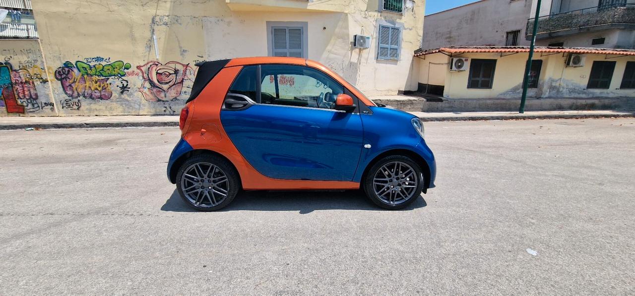Smart ForTwo 0.9 Turbo 90cv twinamic cabrio Prime AUTOMATICA ALLESTIMENTO BRABUS