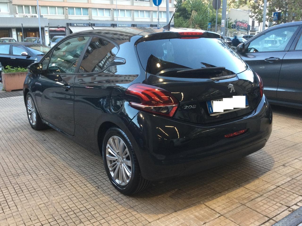 Peugeot 208 PureTech 82 3 porte Allure