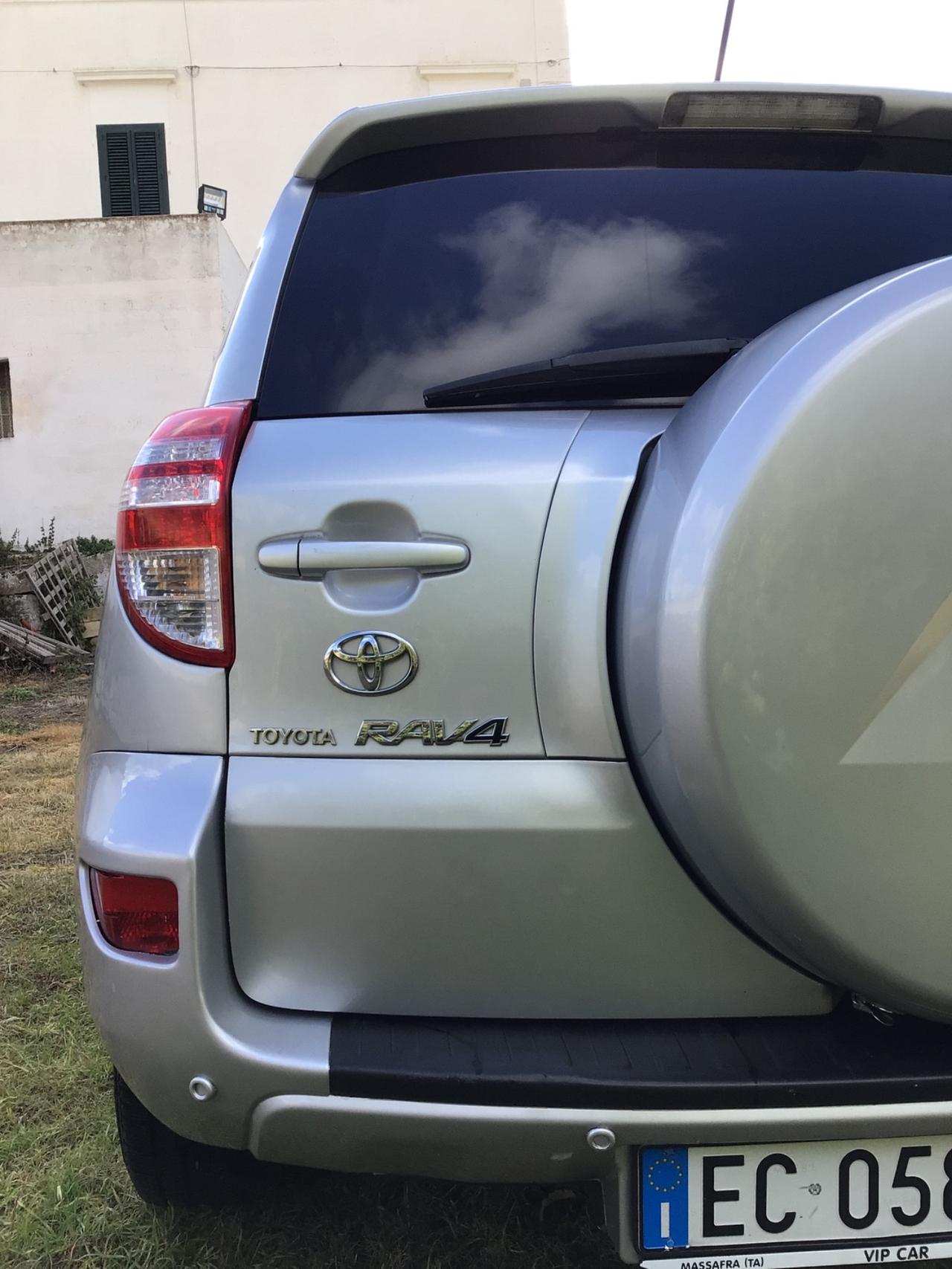 Toyota RAV 4 RAV4 Crossover 2.2 D-4D 150 CV DPF Luxury