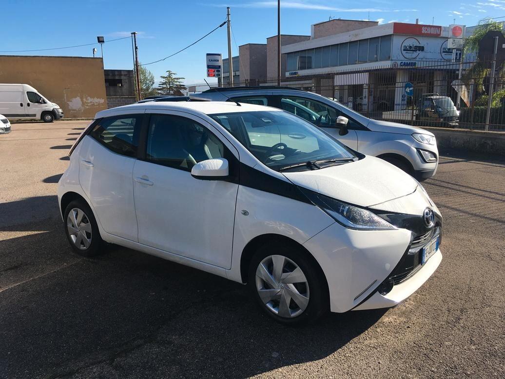 Toyota Aygo 1.0 VVT-i 69 CV 5 porte x-cite