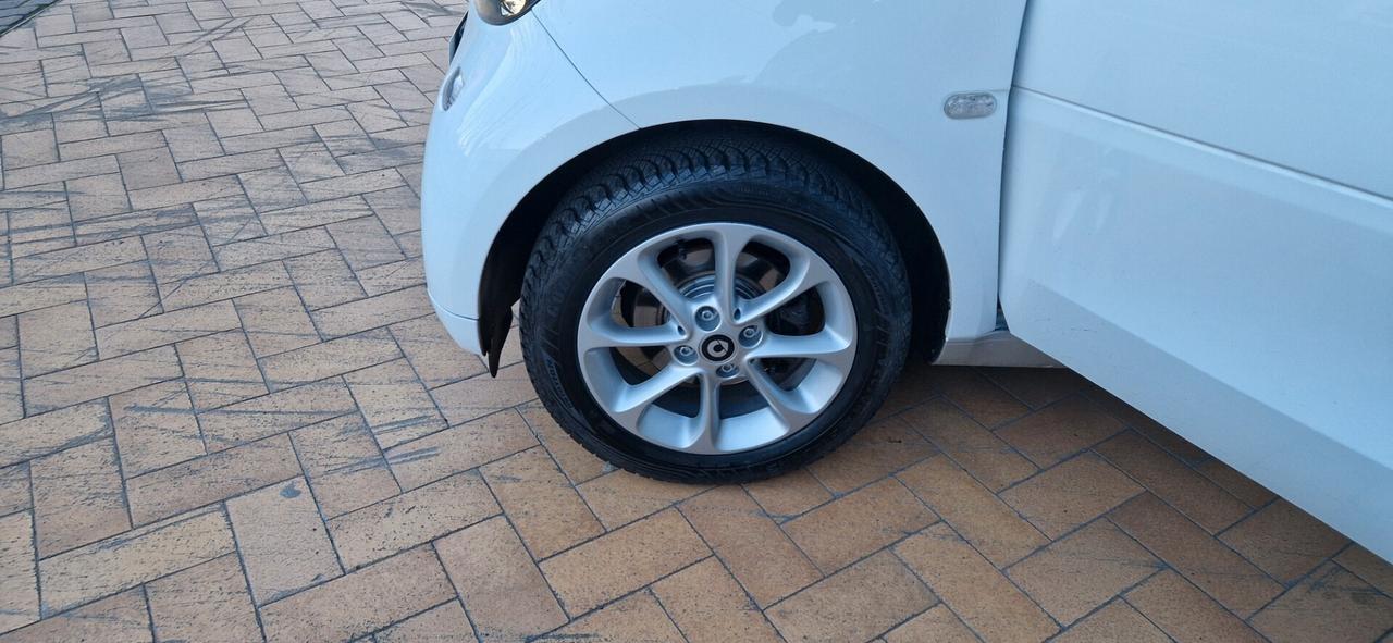 Smart ForTwo 70 1.0 twinamic 68.565 km NAVI