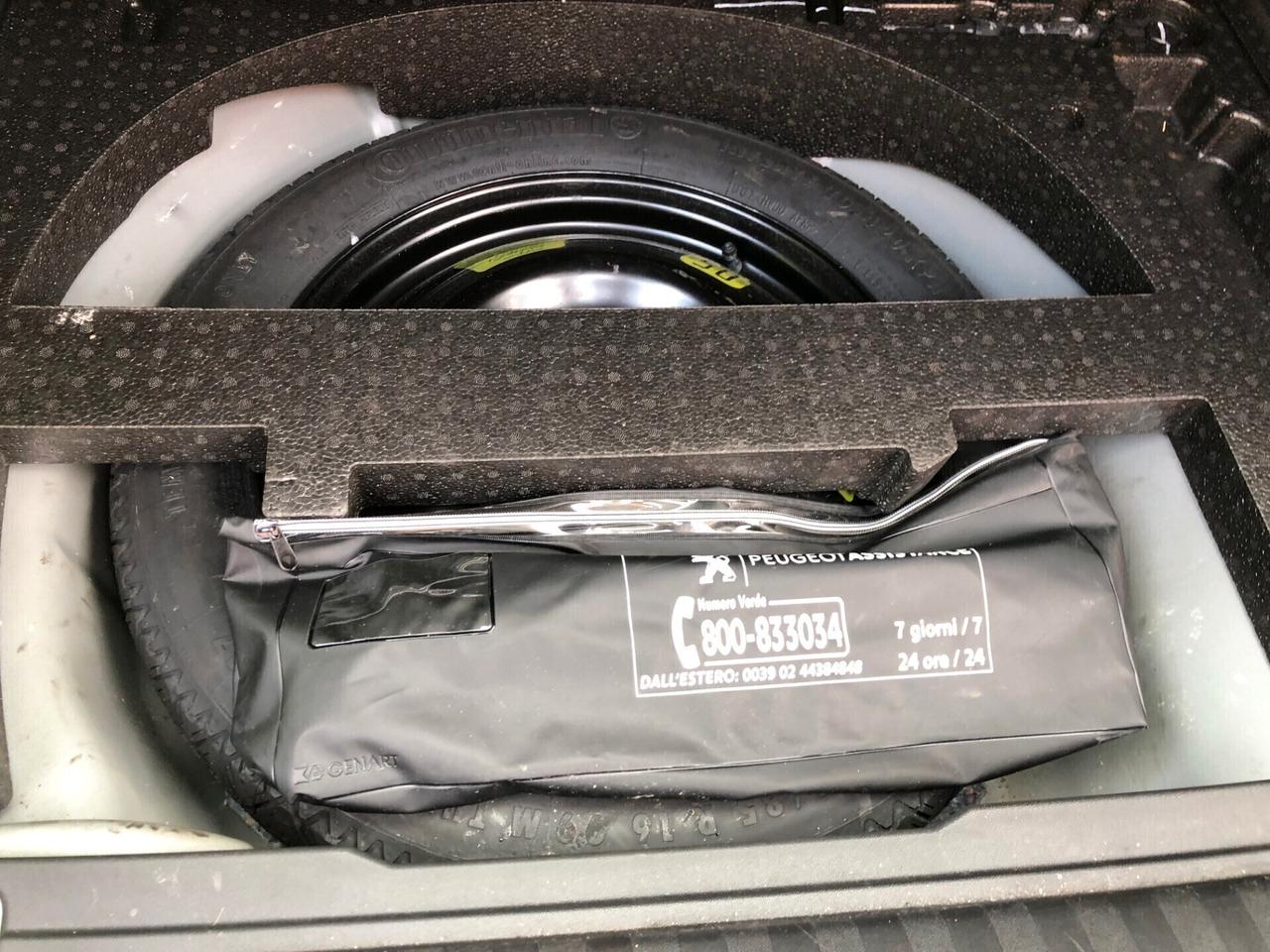 Peugeot 2008 blue hd 75 active