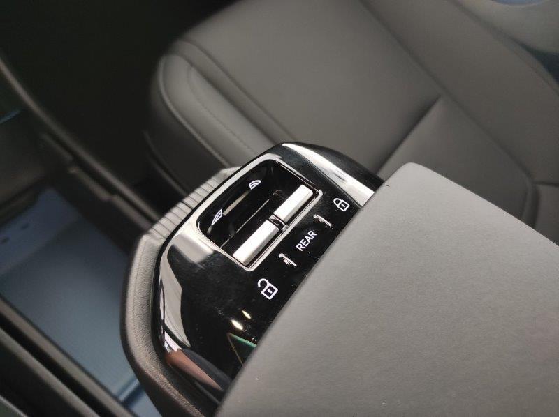 VOLVO EX30 (2023-->) - EX30 Single Motor Extended Range RWD Plus