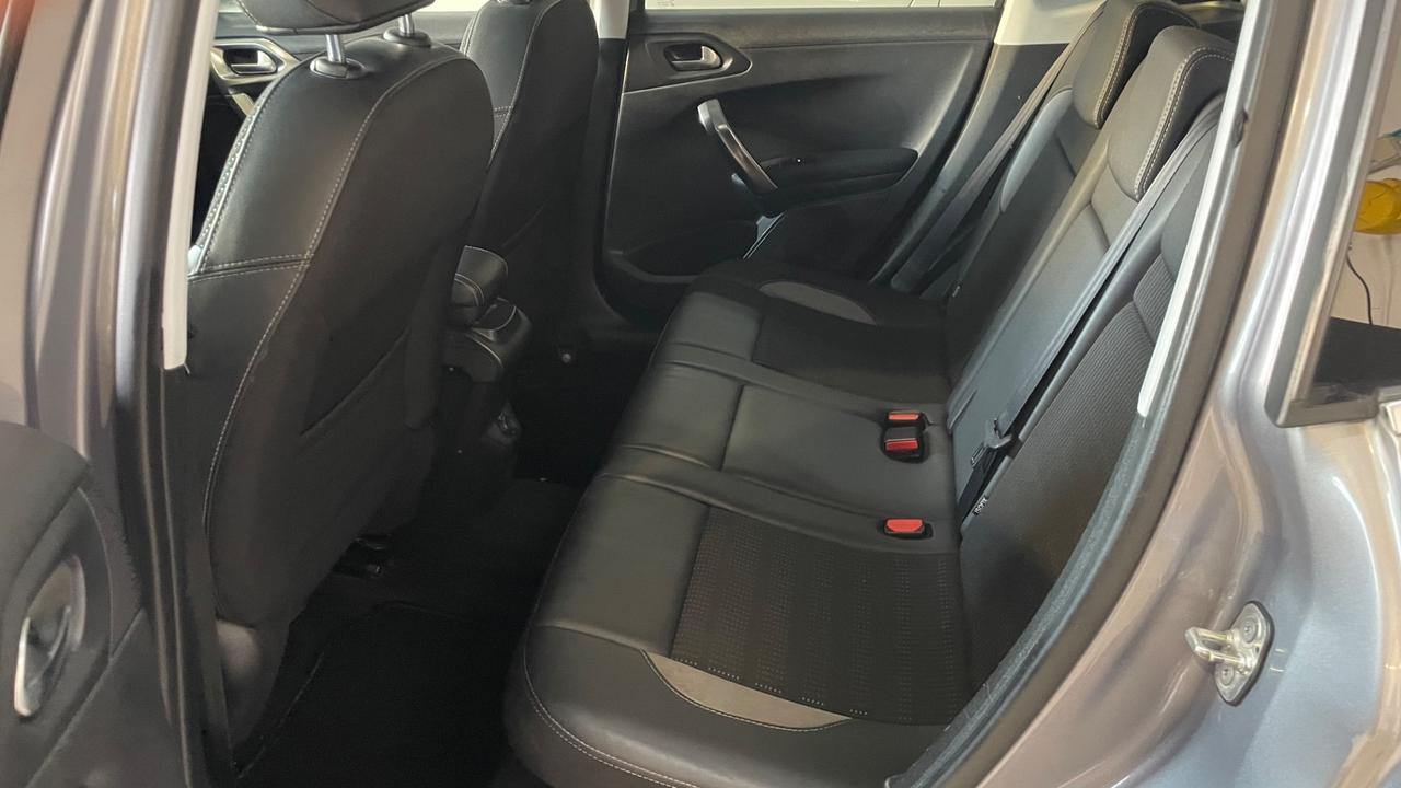 Peugeot 2008 BlueHDi 100 Allure