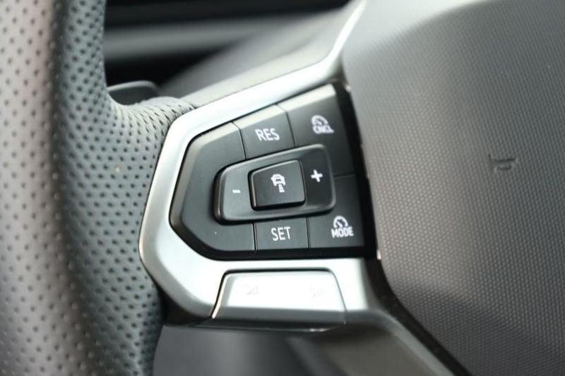 Volkswagen Tiguan 2.0 TDI 142KW SCR R-Line DSG 4MOTION MATRIX TETTO CAMERA KEYLESS