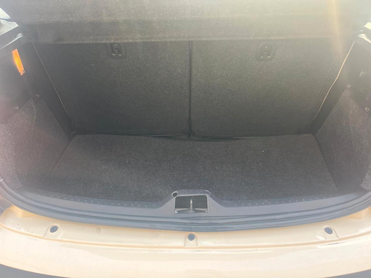 Lancia Ypsilon 1.2 Argento TETTO PANORAMICO APRIBILE ADATTA AI NEOPATENTATI