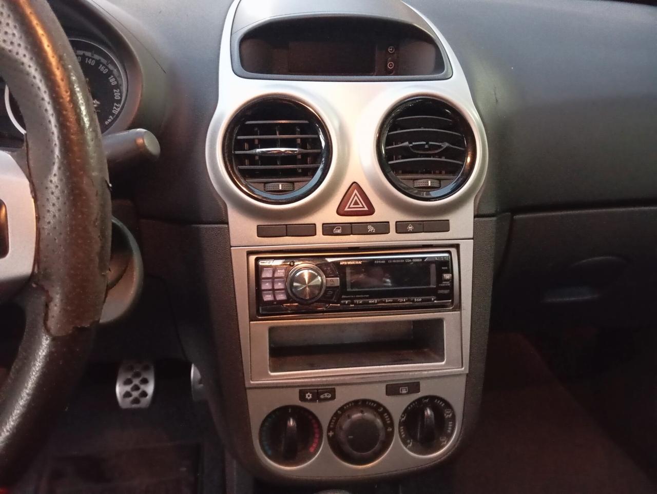 Opel Corsa 1.6 TURBO GSI