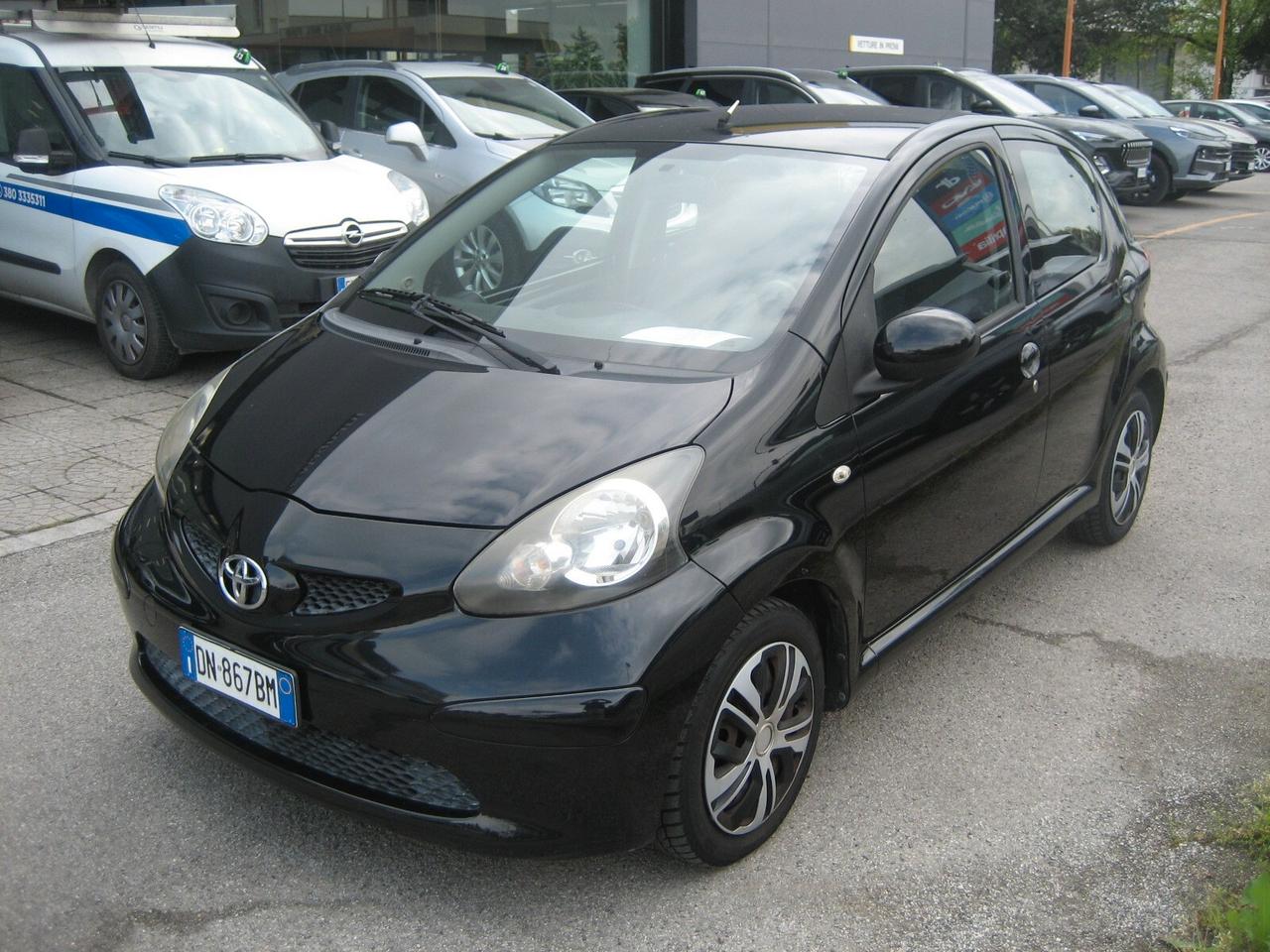 Toyota Aygo 1.0 12V VVT-i 5 porte Sol