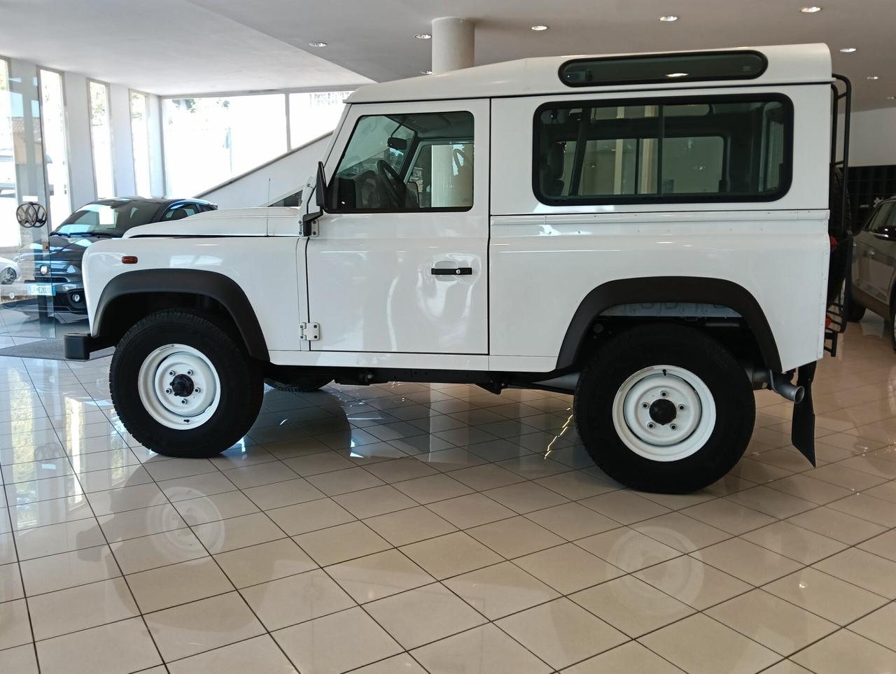 Land Rover Defender 90 2.2 TD4 Station Wagon Adventure Edition N1