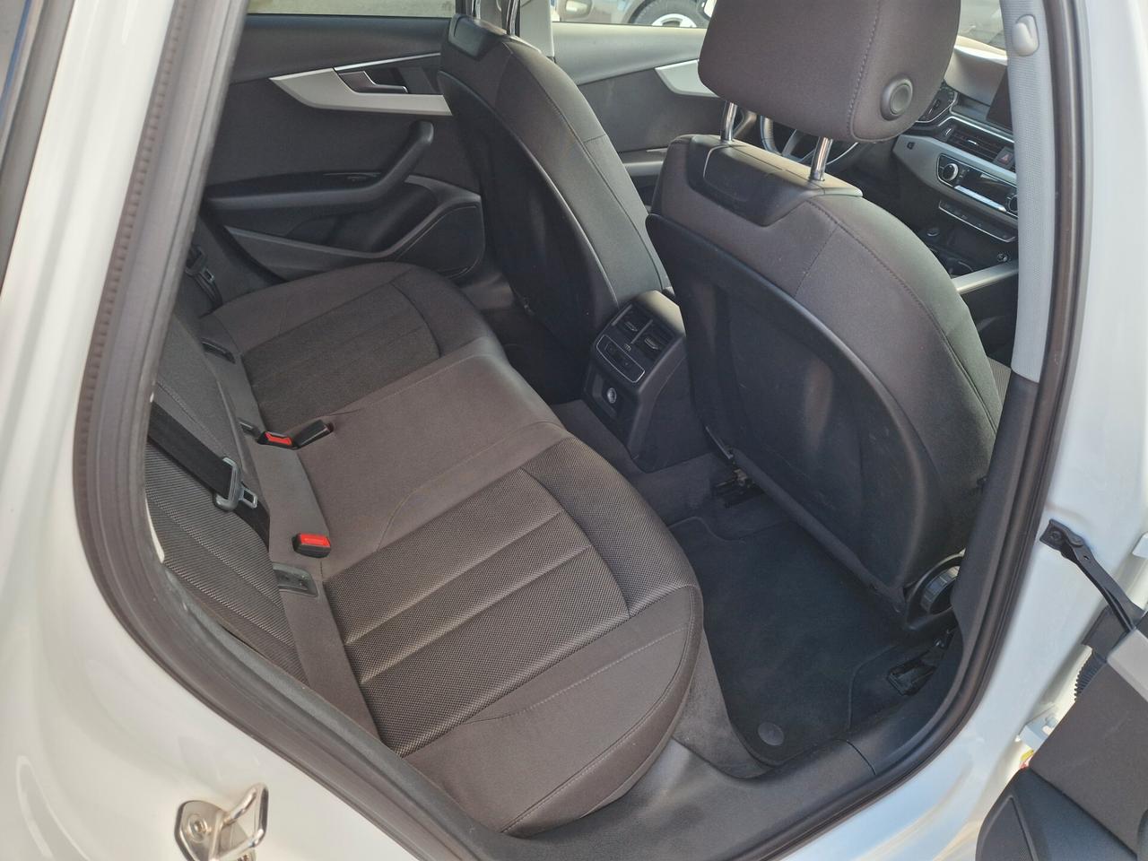 Audi A4 Avant 35 TDI S tronic Business