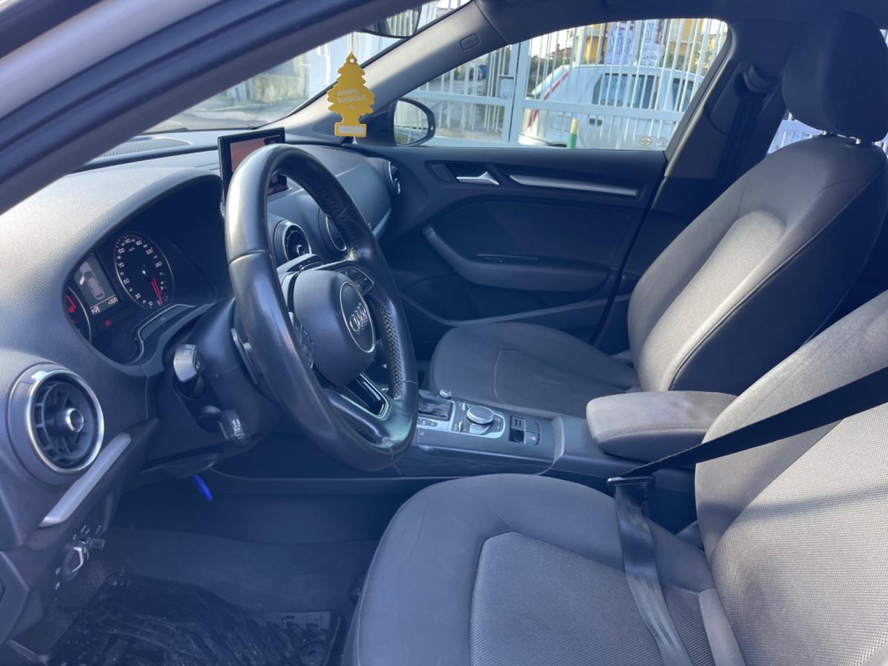 Audi A3 SPB 2.0 TDI S tronic Sport (IDENTITY BLACK)