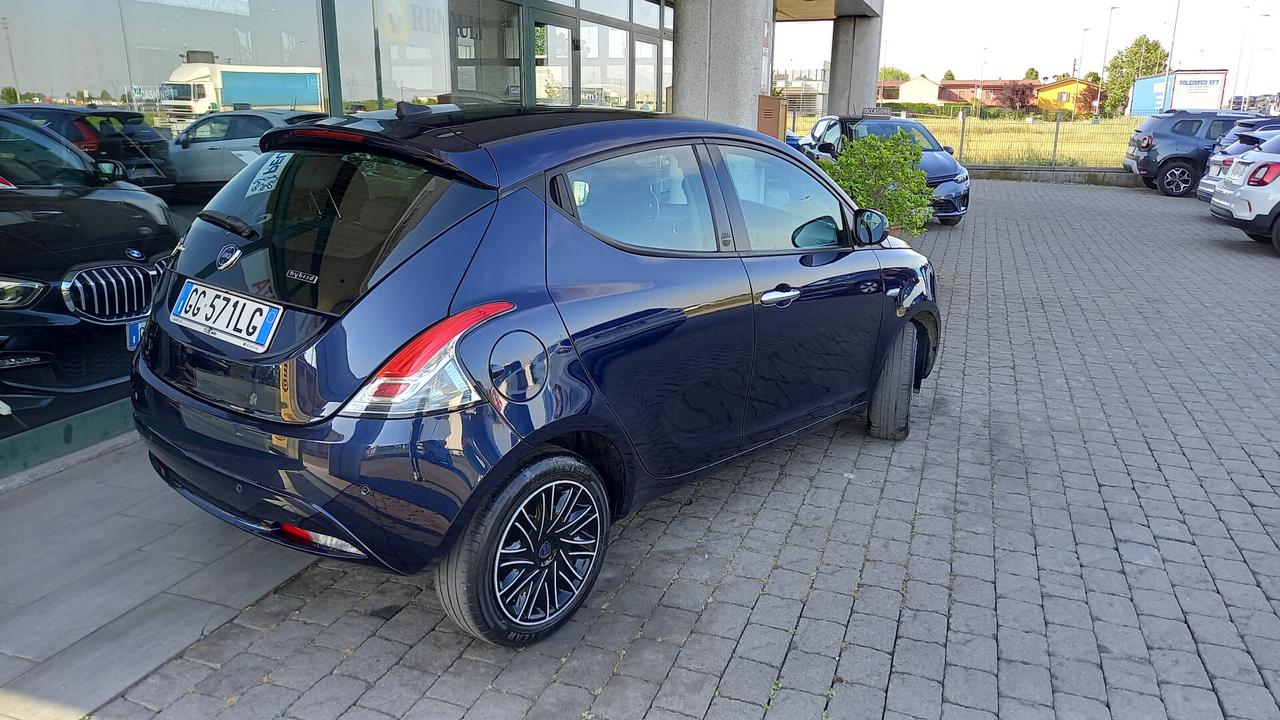 Lancia Ypsilon 1.0 FireFly 5 porte S&S Hybrid Ecochic Gold