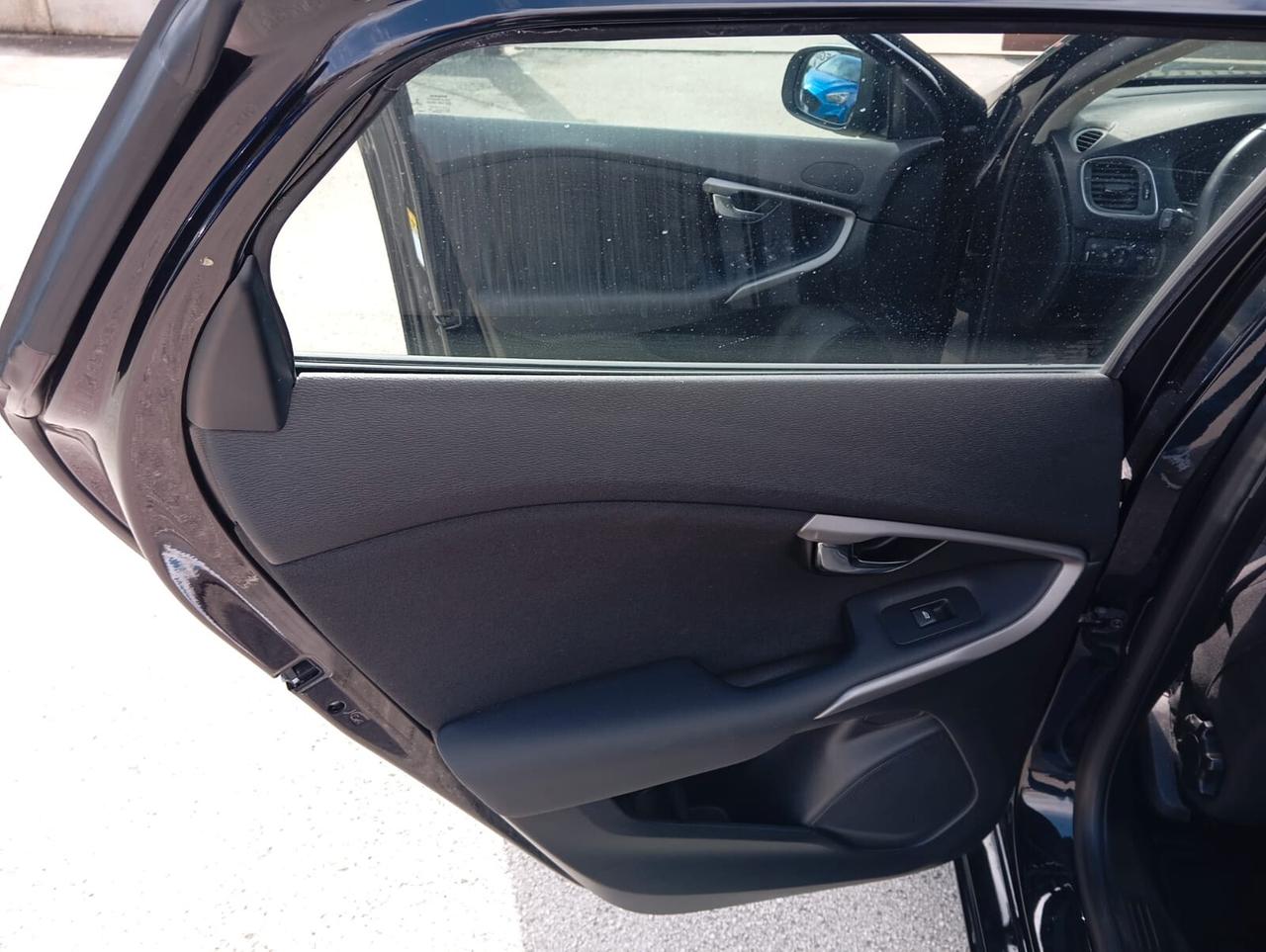 Volvo V40 D2 1.6 Summum