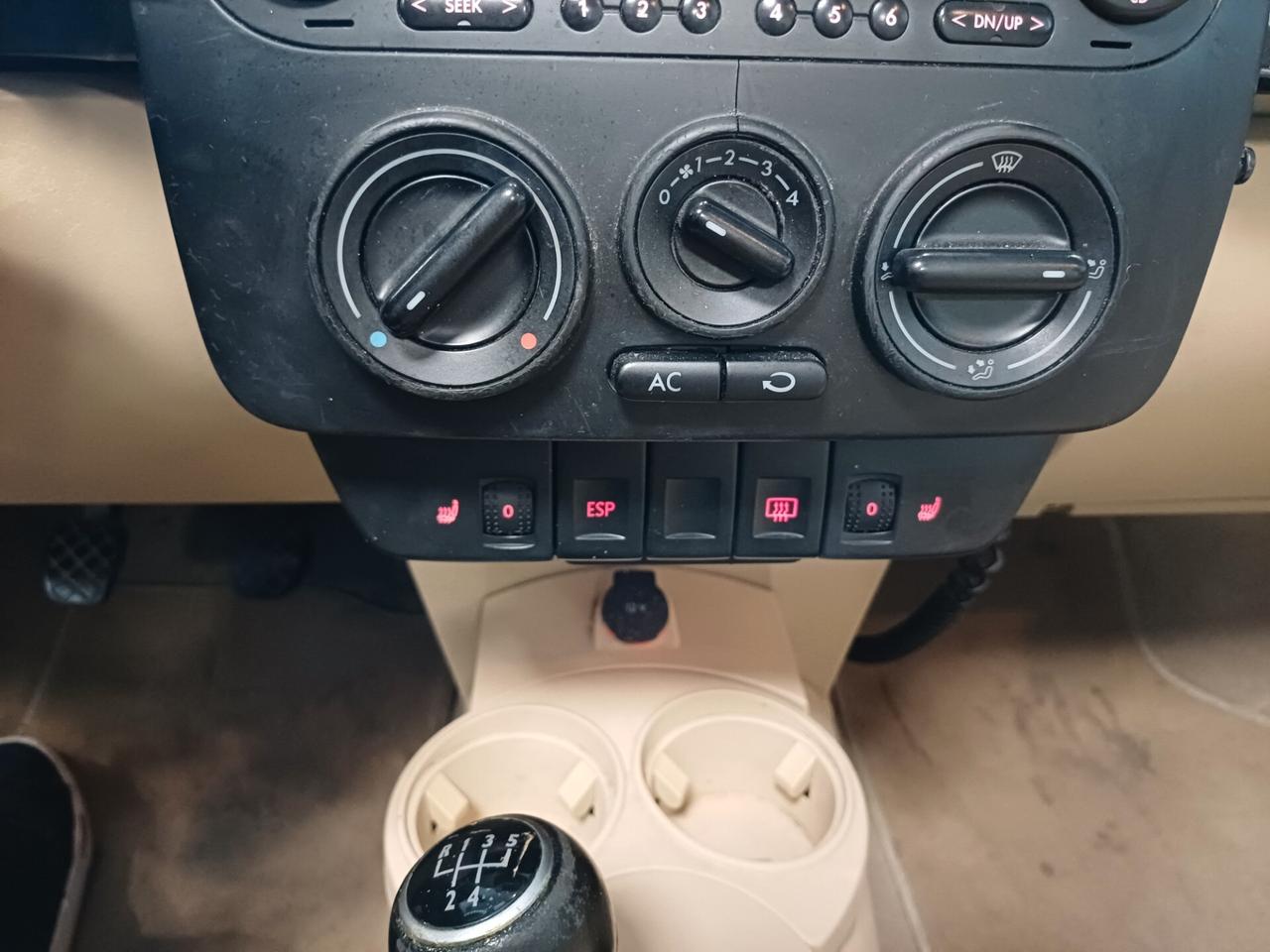 Volkswagen New Beetle 2.0 Cabrio