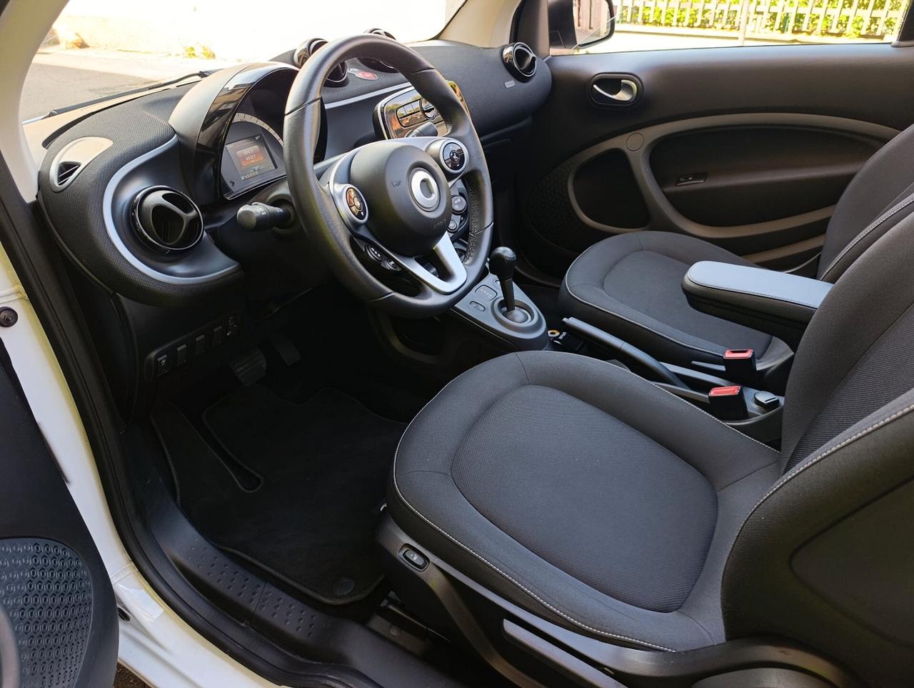 Smart ForTwo 70 1.0 twinamic cabrio Passion Capote Rossa